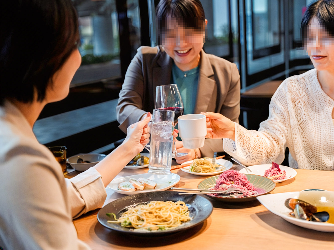 子連れの食事やママ友ランチ、昼飲み、女子会にも! 那覇・久茂地でさまざまなシーンに応える、RYUBO FOOD HALL(リウボウフードホール)の楽しみ方
