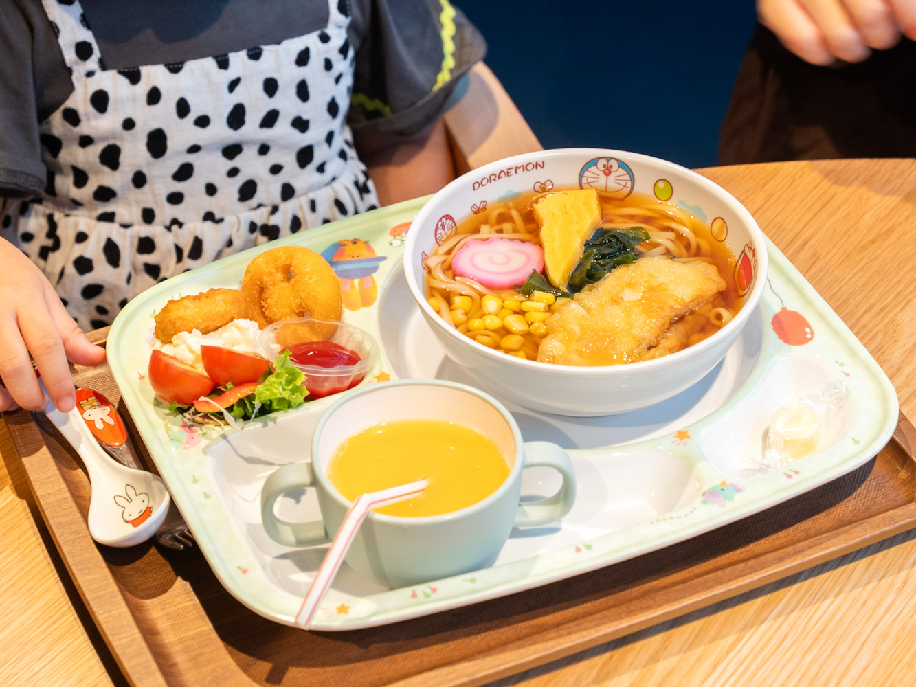 子連れの食事やママ友ランチ、昼飲み、女子会にも! 那覇・久茂地でさまざまなシーンに応える、RYUBO FOOD HALL(リウボウフードホール)の楽しみ方